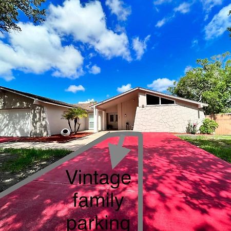 Vintage Family Scape + Heated Pool&Discount Tampa Exterior foto