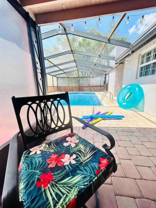 Vintage Family Scape + Heated Pool&Discount Tampa Exterior foto